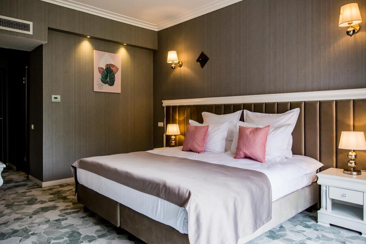 Hotel Carpat Inn أَزوغا المظهر الخارجي الصورة