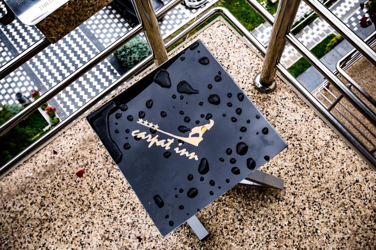 Hotel Carpat Inn أَزوغا المظهر الخارجي الصورة
