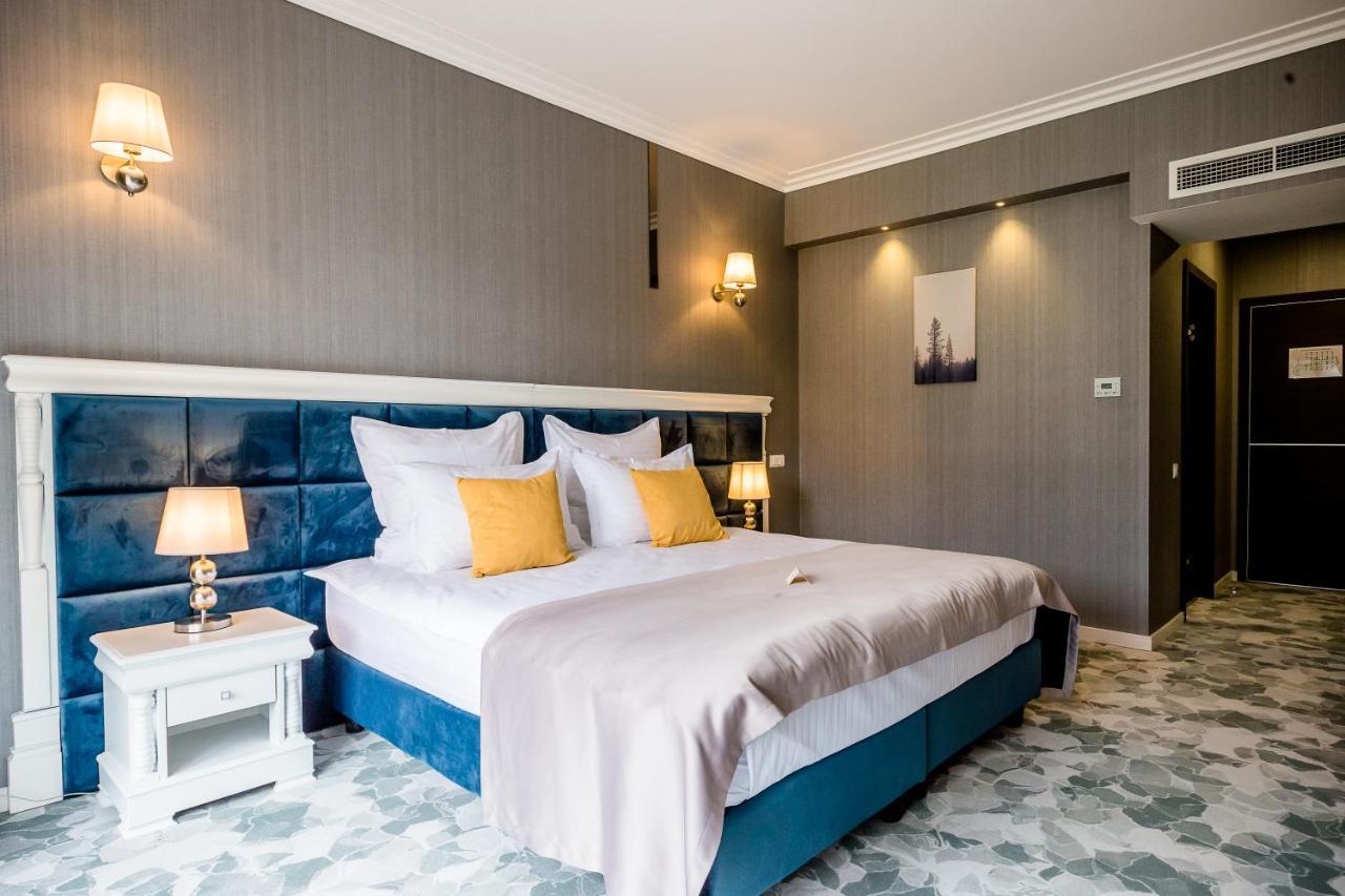 Hotel Carpat Inn أَزوغا المظهر الخارجي الصورة