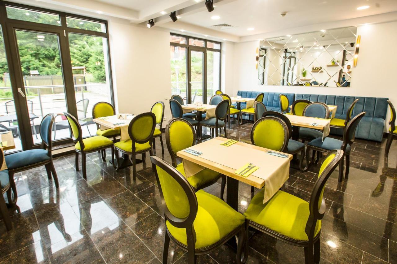Hotel Carpat Inn أَزوغا المظهر الخارجي الصورة