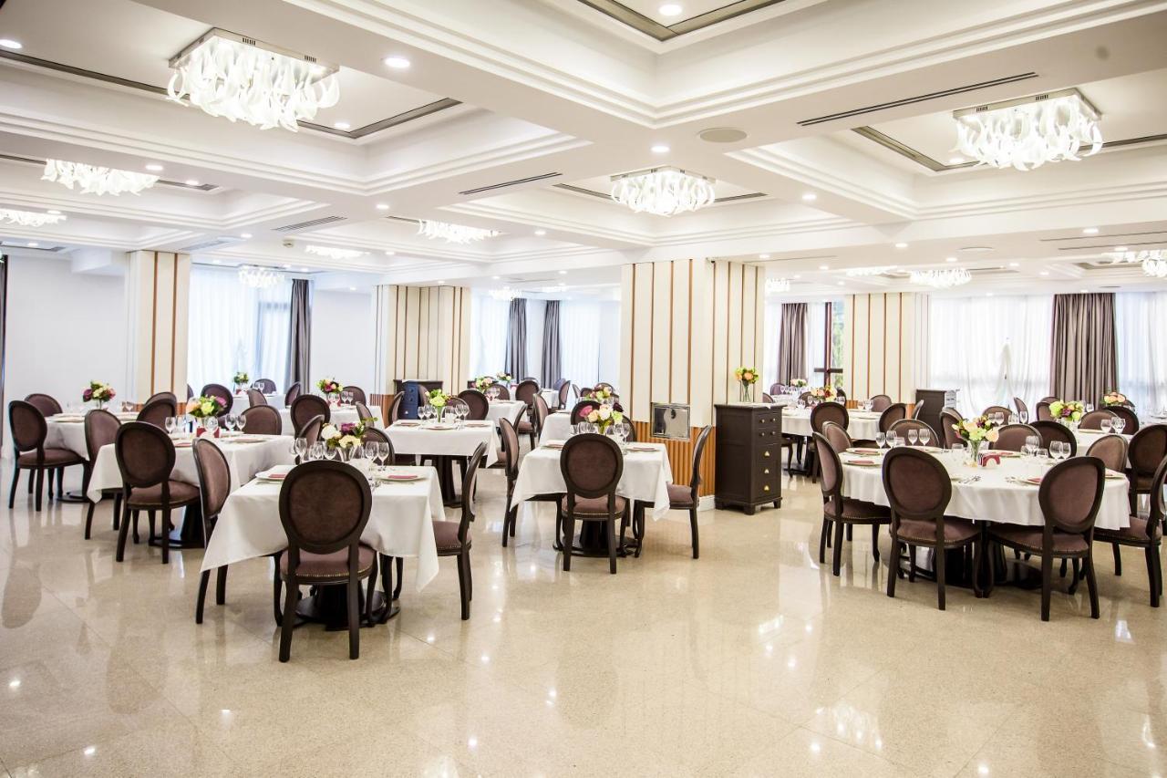 Hotel Carpat Inn أَزوغا المظهر الخارجي الصورة