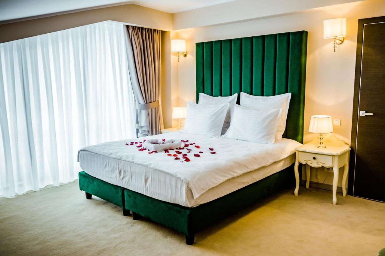 Hotel Carpat Inn أَزوغا المظهر الخارجي الصورة