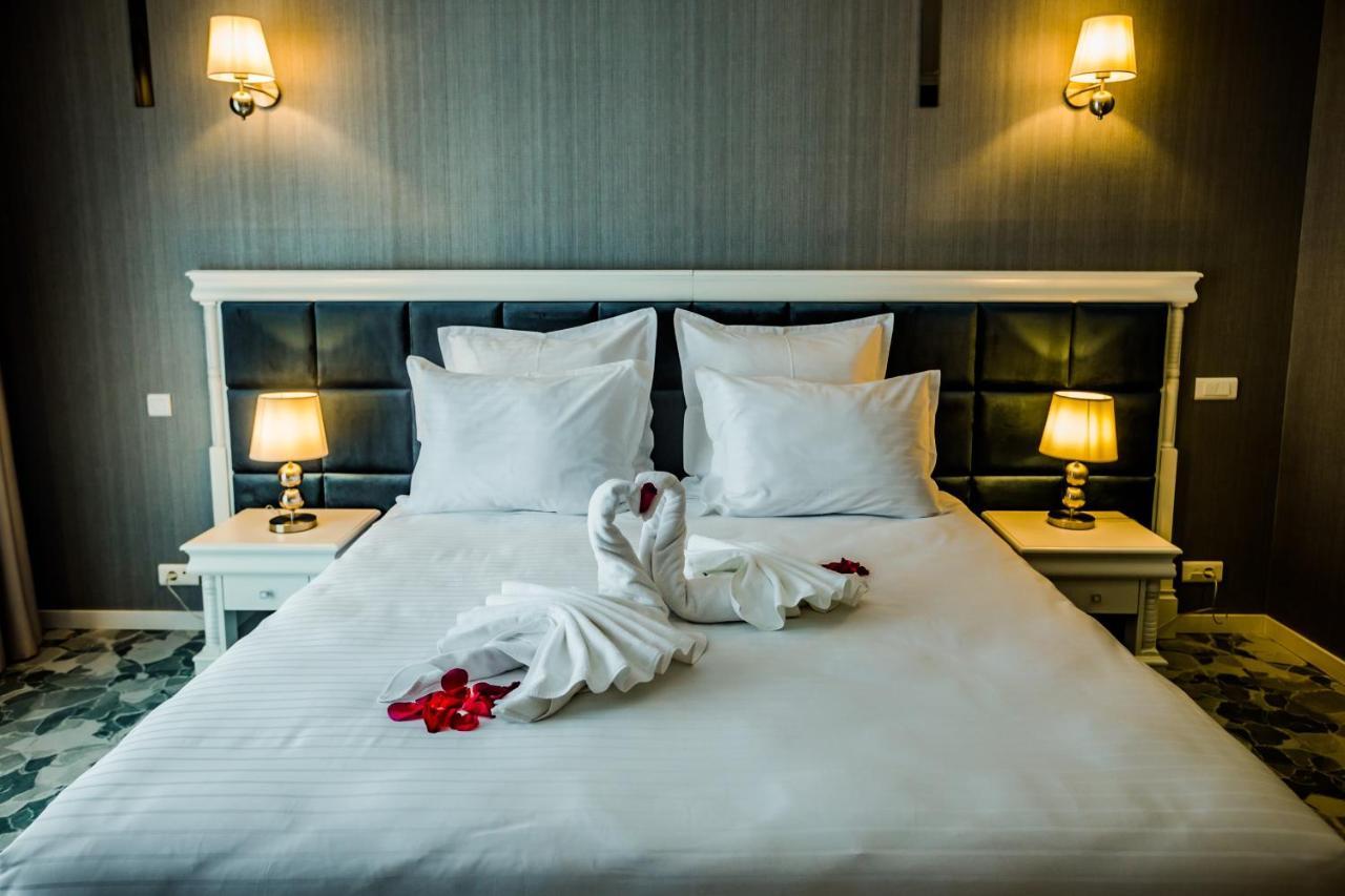 Hotel Carpat Inn أَزوغا المظهر الخارجي الصورة